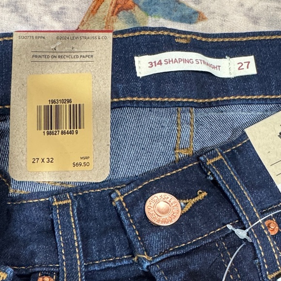 Levi's Women's 314 Shaping Straight size 26 x 32 Dark Blue Straight Leg Jeans - Picture 4 of 6